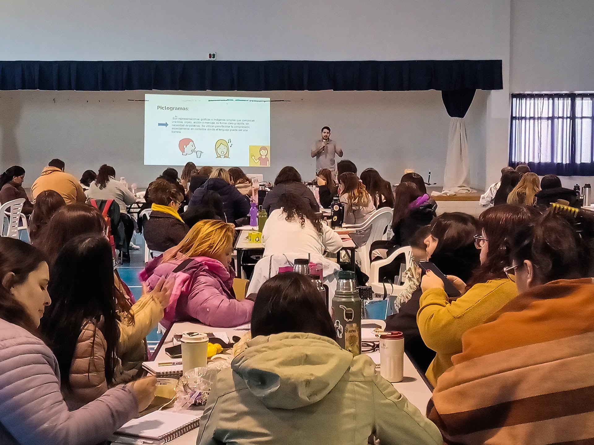 Tecnología e inclusión: capacitan a docentes y familias en herramientas digitales accesibles